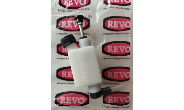 Oil pump for portable sewing machine